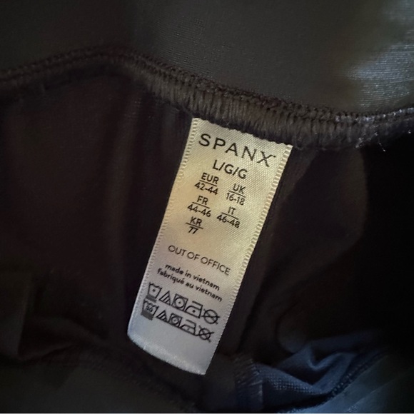 SPANX Out of Office Women's Athletic Shorts - Picture 4 of 7